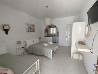 Smaragdi Rooms and Studios - 6