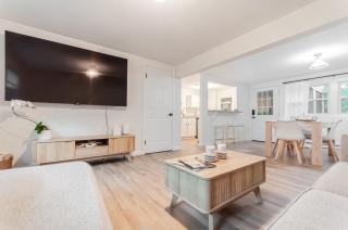 Sanctuary on Sylvan with Golden King Bed - State College - 0