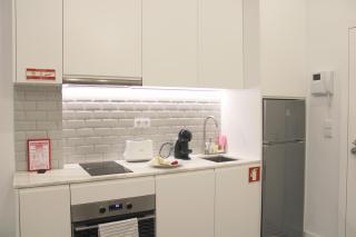 Modern Flat Near Trindade by LovelyStay - Oporto - 1