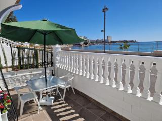House totally refurbished in 2024, terrace in front of the sea, 1 min walk to the beach, aircon, wifi - Alicante - 0
