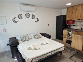 House totally refurbished in 2024, terrace in front of the sea, 1 min walk to the beach, aircon, wifi - Alicante - 3