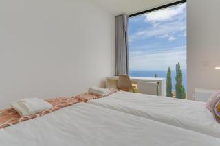 Cristiano Ronaldo Airport View - 8