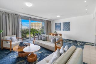 Horizons at Harbour Lights - Tropical Poolside Flair - Cairns - 0