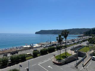 La Casa sul Mare by Holiday World - Spotorno - 0