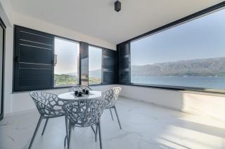 Luxury beachfront penthouse apartment with whirlpool and spacious rooftop terrace, Vinjerac - Vinjerac - 1