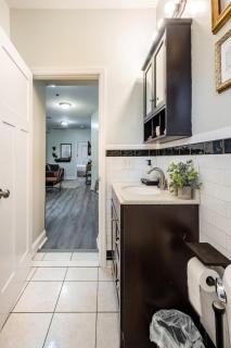 Modern West Hoboken 1- Bed 15 Minute Commute To NYC - 3