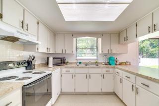 Bright Crystal River Home about 2 Mi to State Parks! - Crystal River - 1