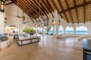 Ocean Front Villa Accommodates 14 Guests With Service - La Romana - 1
