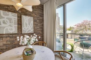 Rooftop with Views Modern Little Italy Townhome - San Diego - 2