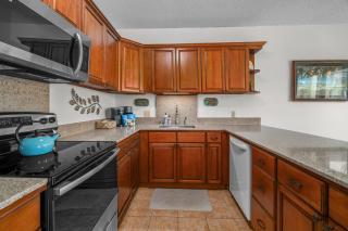 1Br 1Ba Kahala Tropical Dream, Pool, Garden View 513 - 7