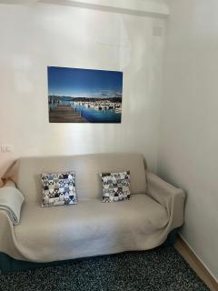 Central Seaview Apartment - 7