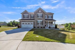 Luxury 4BR Retreat Kitchen Grill Fireplace - Winchester - 9