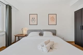 Central Lux 2BR Apt with City Views & Balcony - 4