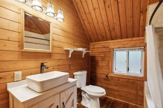 Lost Horse Lodge King Cabin10 - Darby - 9