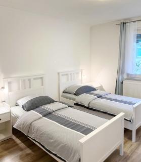 2-Schlafzimmer-Wohnung mit Parkplatz-Balkon-Küche- Garten, Nahe DUS Airport, Messe - Duisburg - 1