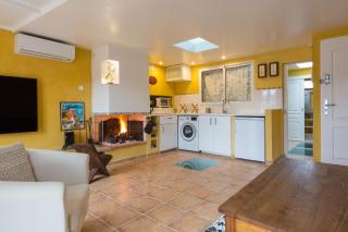 Guesthouse Eco Hostel La Girelle Calanques - 0