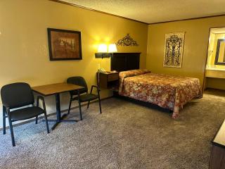 Interstate Inn - Roland - 6