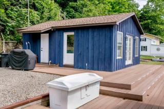 The Dockaholic - Hammondsport - 1