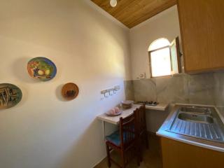 Ramo's Charming Studio Apartment with Sunlit Veranda - 1st - Vlorë - 7