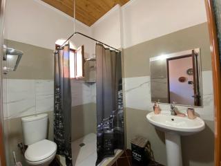 Ramo's Charming Studio Apartment with Sunlit Veranda - 1st - Vlorë - 8