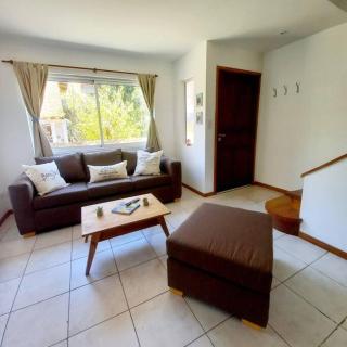 Amplia Casa luminosa a estrenar, Excelente ubicación - Bariloche - 0