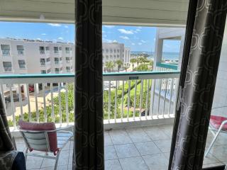 Ocean View Beach Front Condo with Heated Swimming Pools 391 - Galveston - 4