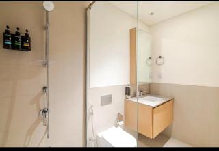 Exquisite 1-Bedroom with Pool Scenery in Dubai Creek Harbour - Dubai - 2