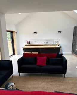 Threshing Barn- Modern 5 Bed, 10 person, Barn Conversion in a Rural Location with Great Access - 9