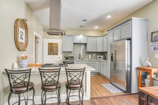 half Mi to Seawall! Family Home with Furnished Patio - 5