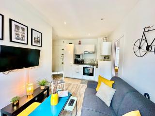 Bright and Stylish for 4 next Eiffel Tower - París - 2