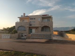 Apartmani Lucija - Povljana - 7