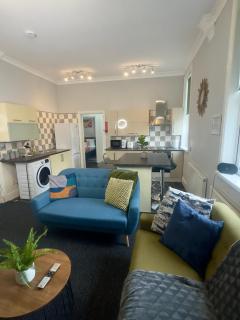 Large 3 Bedroom, 4 beds, City Apartment,near utilita arena free on-site parking - Birmingham - 0