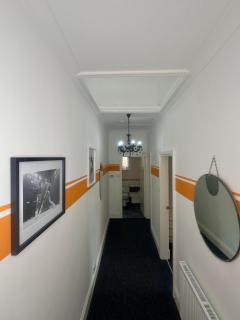 Large 3 Bedroom, 4 beds, City Apartment,near utilita arena free on-site parking - 9