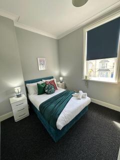 Large 3 Bedroom, 4 beds, City Apartment,near utilita arena free on-site parking - Birmingham - 7