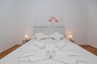 Apartmani Kulić 25 metara od plaže br 2 - Jelsa - 1