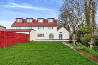 2 Orchard Farm Cottages, Sleeps 10, Large Garden - East Grinstead - 0