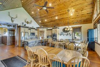 Exciting Garden City Gem with Home Theater and Hot Tub - Garden City - 0