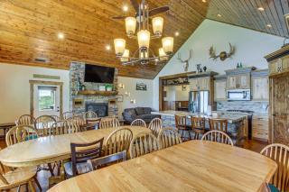 Exciting Garden City Gem with Home Theater and Hot Tub - Garden City - 6