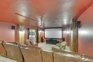 Exciting Garden City Gem with Home Theater and Hot Tub - Garden City - 9