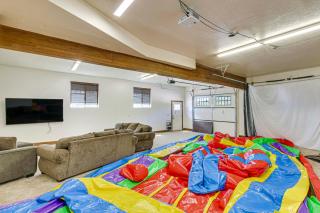 Exciting Garden City Gem with Home Theater and Hot Tub - Garden City - 3