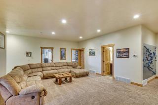 Exciting Garden City Gem with Home Theater and Hot Tub - Garden City - 2