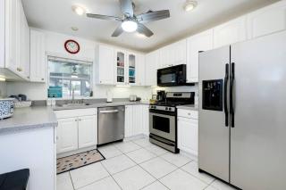 Pool - Beach Supplies - Outdoor Shower - PingPong Table - Bradenton - 5