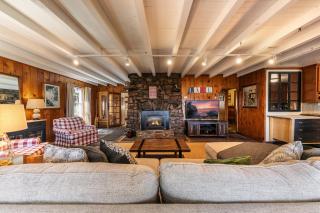 Reflections Lakeview Cabin - Private Beach Access, Hot Tub & Buoy! - Carnelian Bay - 2