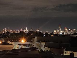 New Modern 2BR Apartment - minutes to NYC - 8