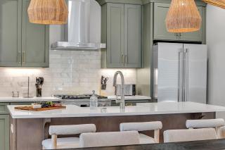 Alto-Private Rooftop Deck-8 Mins to Broadway - 1