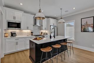 Double Treble - 2 Townhomes - Private Rooftops - 8