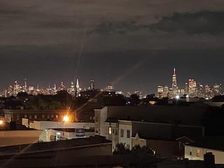 Stylish and Modern 2 - Bedroom apt minutes from NYC! - Bayonne - 1