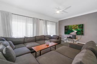 Chilled Lifestyle - huge home - 1