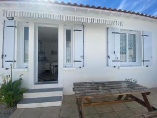 Charmant T2 avec Terrasse Privée, à 600m Plage et Commerces, La Tranche-sur-Mer - FR-1-22-278 - 0