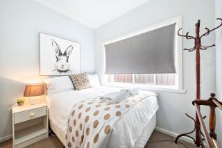 Rosewood Cottage - Stroll to Central, Cosy Escape - 8